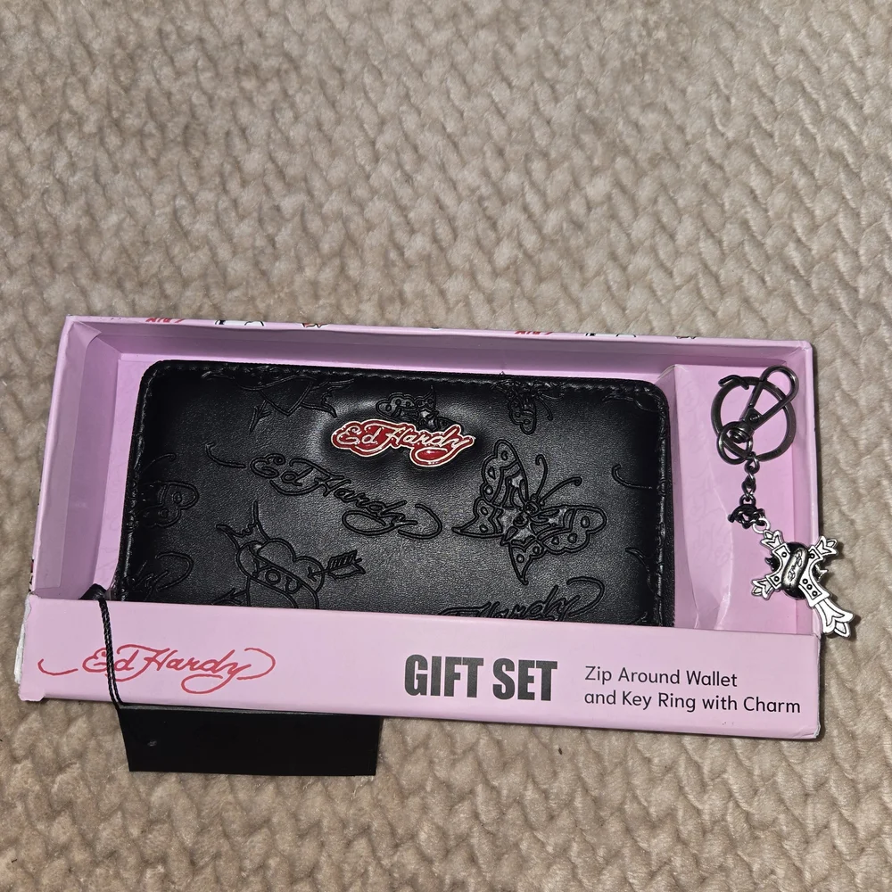 Ed Hardy Black Wallet and Key Ring Gift Set